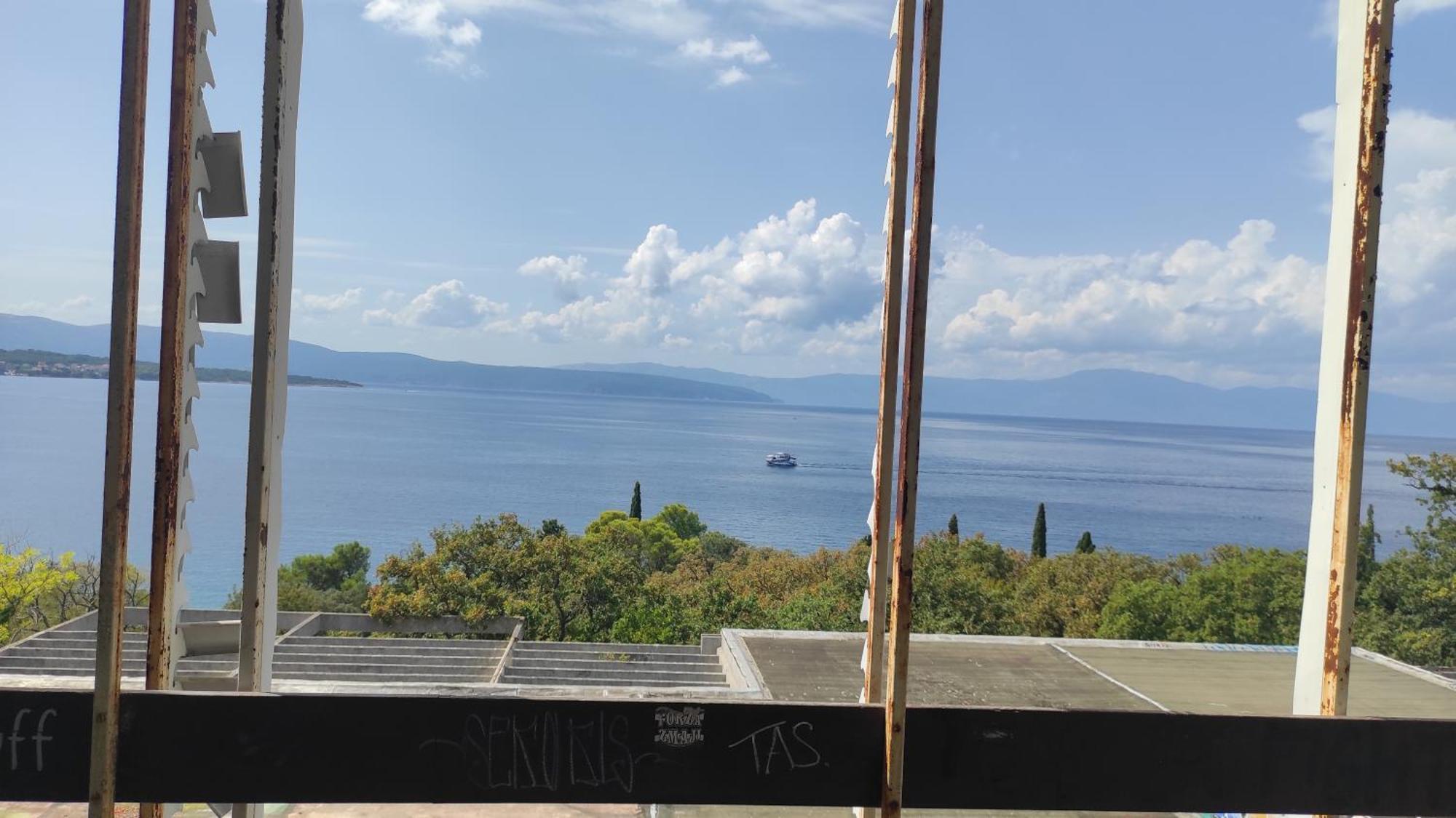 Baracska Haludovo Virtual Ruin Hotel Bungaloos Apartments And Camping, International Cooperation And Assistance For Rebirth מראה חיצוני תמונה